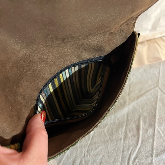 1154 LILL STUDIOS green tone clutch or wristlet. Dress up or down. Love texture - Picture 5 of 6